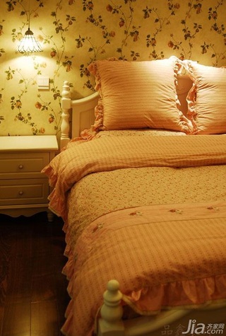 地中海风格三居室富裕型卧室床效果图