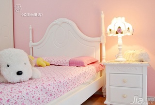 田园风格二居室粉色经济型90平米卧室床效果图