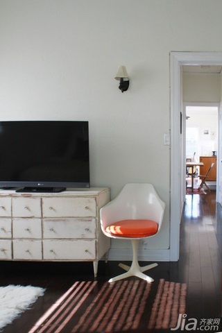现代简约风格公寓经济型70平米卧室电视柜效果图
