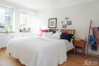 简欧风格公寓富裕型卧室床图片