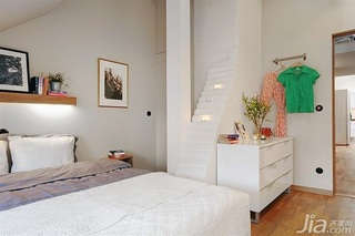 欧式风格复式富裕型卧室床效果图