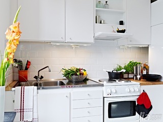 北欧风格公寓白色经济型厨房橱柜设计