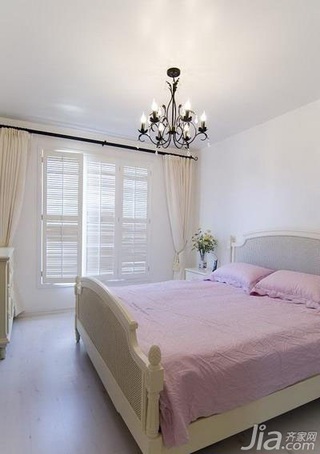欧式风格二居室浪漫富裕型卧室床图片