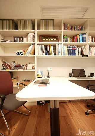简约风格三居室简洁富裕型书房书桌图片