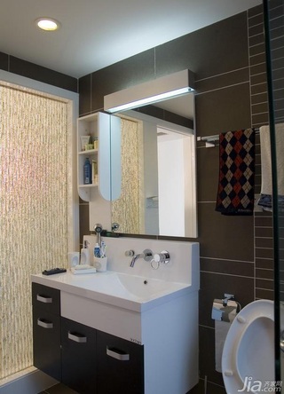简约风格三居室简洁富裕型卫生间背景墙洗手台图片