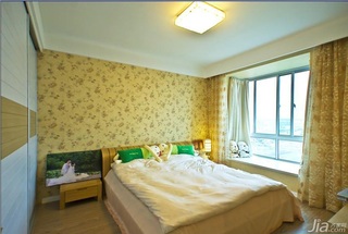 简约风格二居室简洁富裕型卧室飘窗床图片