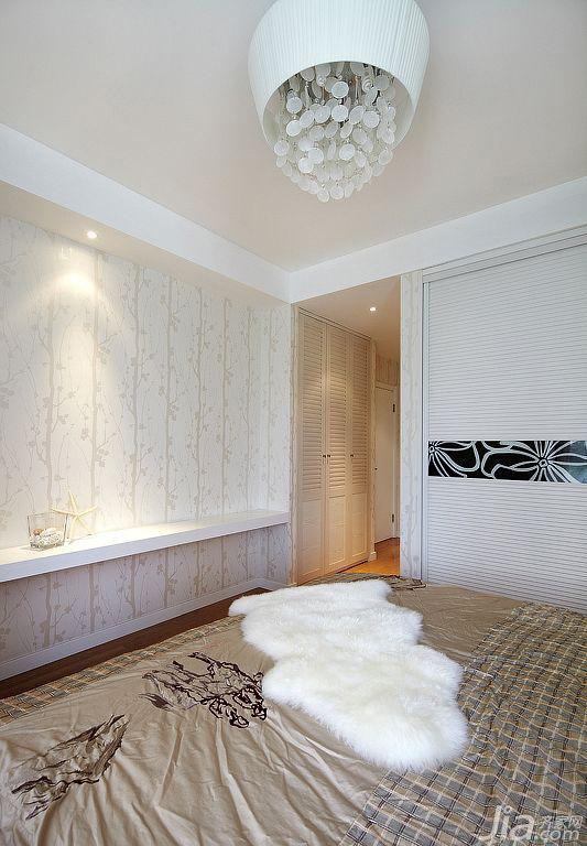三居室装修,富裕型装修,简约风格,卧室,简洁,床,灯具,壁纸