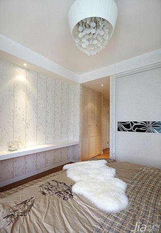 简约风格三居室简洁富裕型卧室床效果图