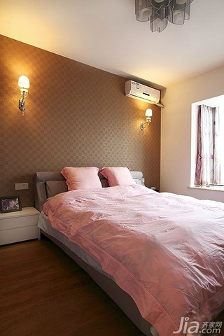 简约风格三居室简洁富裕型卧室床图片