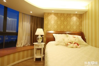 简约风格公寓简洁富裕型卧室飘窗床效果图