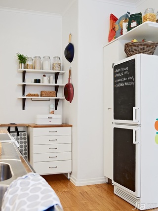 公寓实用富裕型80平米厨房橱柜定制