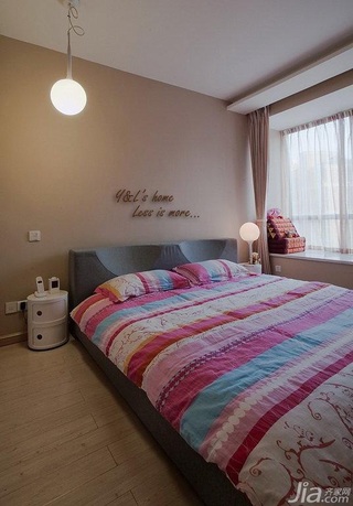 简约风格公寓简洁卧室飘窗床效果图