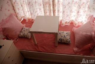 混搭风格公寓可爱粉色飘窗窗帘效果图