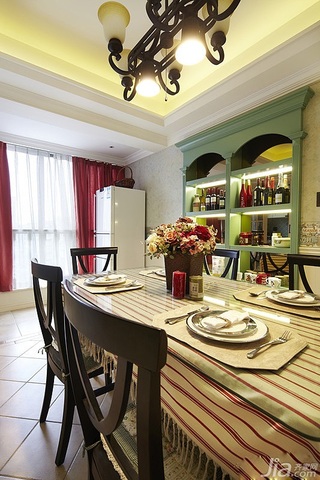 美式风格公寓130平米餐厅餐桌效果图