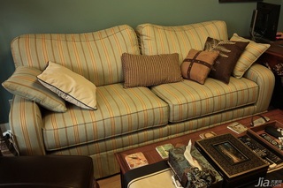 美式风格三居室经济型客厅沙发图片