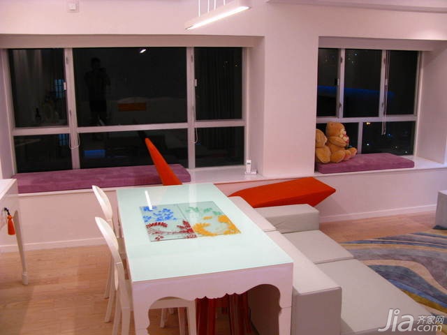 公寓装修,50平米装修,经济型装修,简约风格,海外家居,客厅,餐桌,飘窗
