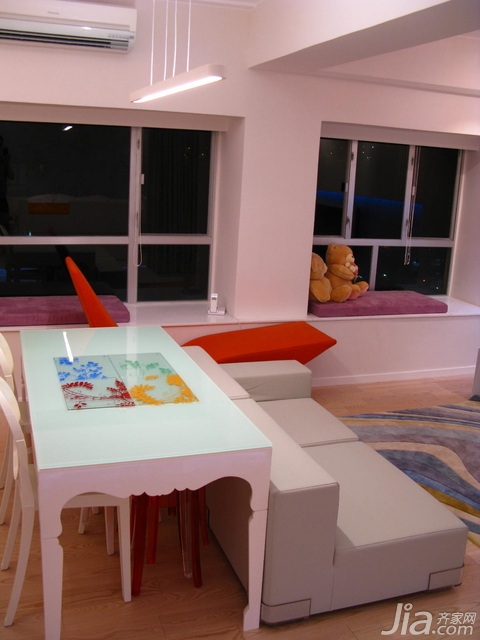 公寓装修,50平米装修,经济型装修,简约风格,海外家居,客厅,餐桌,飘窗


