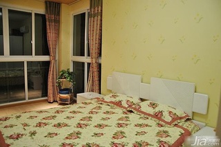 简约风格三居室经济型卧室背景墙床图片