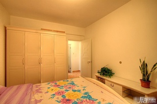 田园风格三居室5-10万80平米卧室衣柜设计图