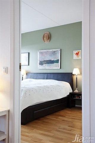 北欧风格公寓舒适卧室床图片