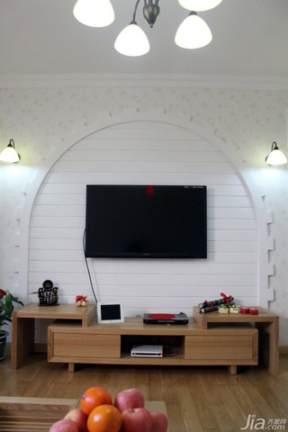 简约风格二居室经济型80平米电视背景墙电视柜婚房设计图