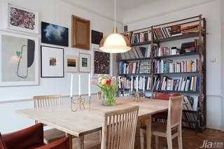 北欧风格公寓原木色经济型70平米书架海外家居
