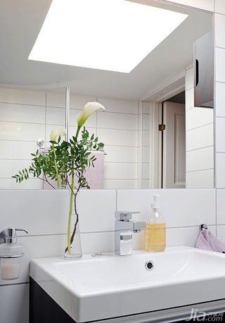 宜家风格二居室经济型卫生间吊顶洗手台效果图