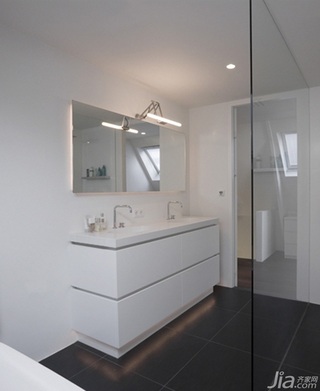 简约风格复式白色经济型140平米以上卫生间洗手台图片