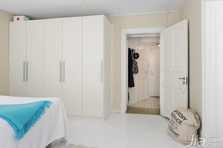 北欧风格复式白色经济型卧室衣柜安装图