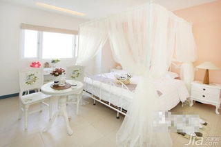 混搭风格公寓白色经济型50平米卧室床图片