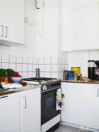 简约风格小户型经济型厨房橱柜效果图