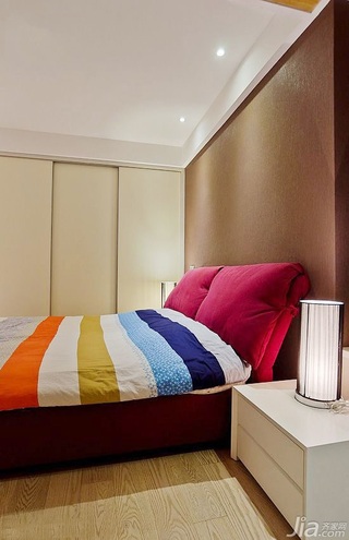 简约风格公寓富裕型130平米卧室卧室背景墙床效果图