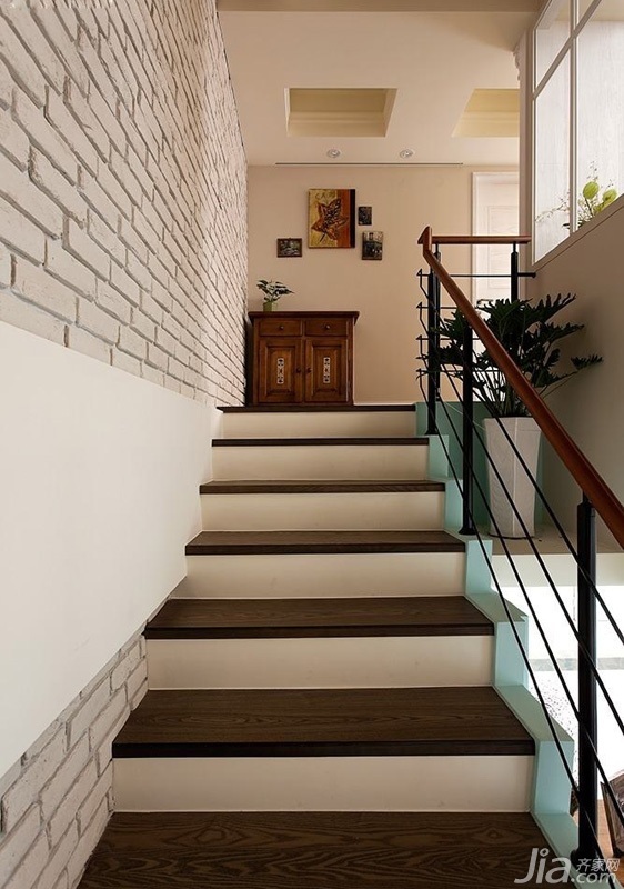 温馨三代同堂 色彩美式乡村复式   /    楼梯复式户型富裕型装修