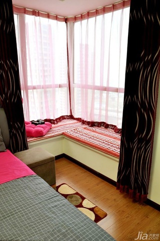 简约风格公寓富裕型70平米卧室飘窗装修效果图