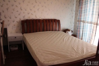 混搭风格三居室富裕型90平米卧室床效果图