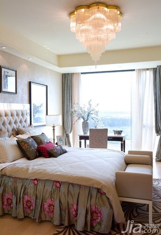 混搭风格二居室富裕型130平米卧室吊顶床效果图
