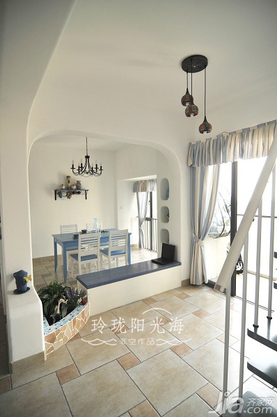 地中海风格,复式装修,10-15万装修,110平米装修,非空,餐厅,餐桌,楼梯