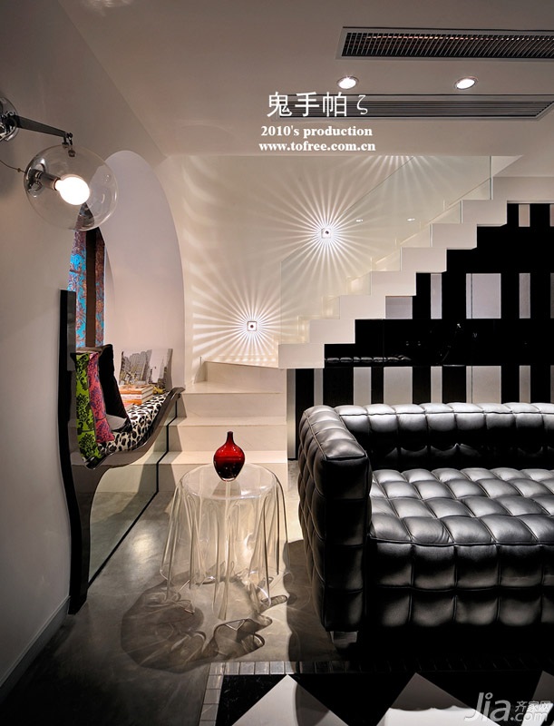 鬼手帕,复式装修,140平米以上装修,富裕型装修,混搭风格,客厅,沙发,茶几,飘窗,楼梯