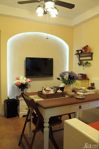 田园风格二居室经济型50平米客厅电视背景墙餐桌效果图