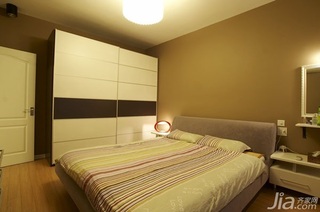 简约风格二居室富裕型70平米卧室床图片