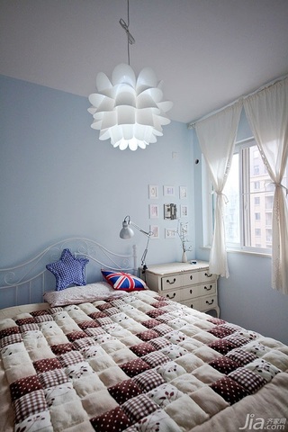 混搭风格二居室富裕型卧室床图片