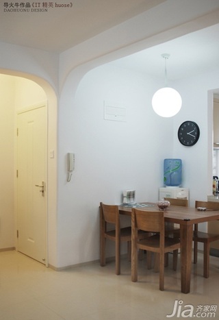 导火牛简约风格公寓白色经济型90平米餐厅餐桌图片