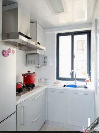 木水混搭风格公寓经济型70平米厨房橱柜设计