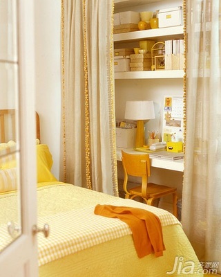 混搭风格温馨黄色富裕型110平米卧室书桌效果图