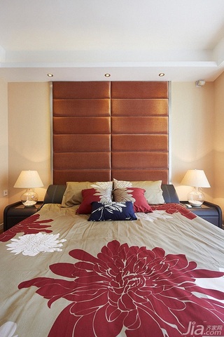 混搭风格三居室富裕型130平米卧室卧室背景墙床效果图