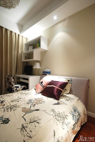 简约风格二居室富裕型80平米卧室吊顶床图片