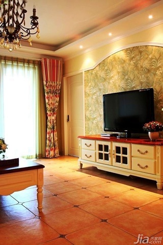 混搭风格三居室富裕型130平米客厅电视背景墙电视柜图片