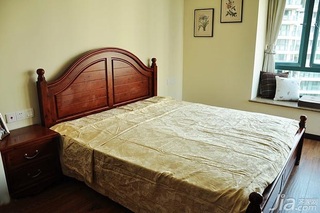 美式乡村风格一居室富裕型90平米卧室床效果图