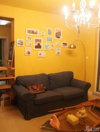 简约风格一居室经济型60平米客厅背景墙沙发图片