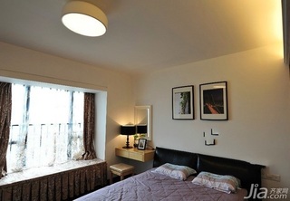简约风格三居室富裕型90平米卧室飘窗床图片
